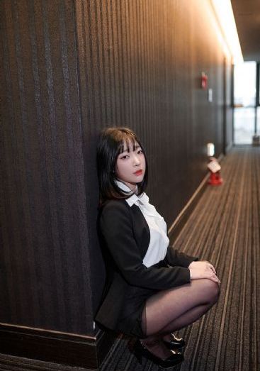 韩国电影 年轻的嫂子_爱奇艺VIP神马影院手机在线
