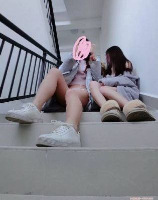 少妇和快递员在电梯做爰小说_超清高清完整版